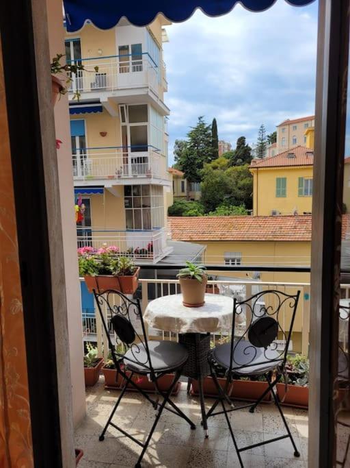 Bilocale: 5 Minuti Dall'Ariston Sanremo Bagian luar foto