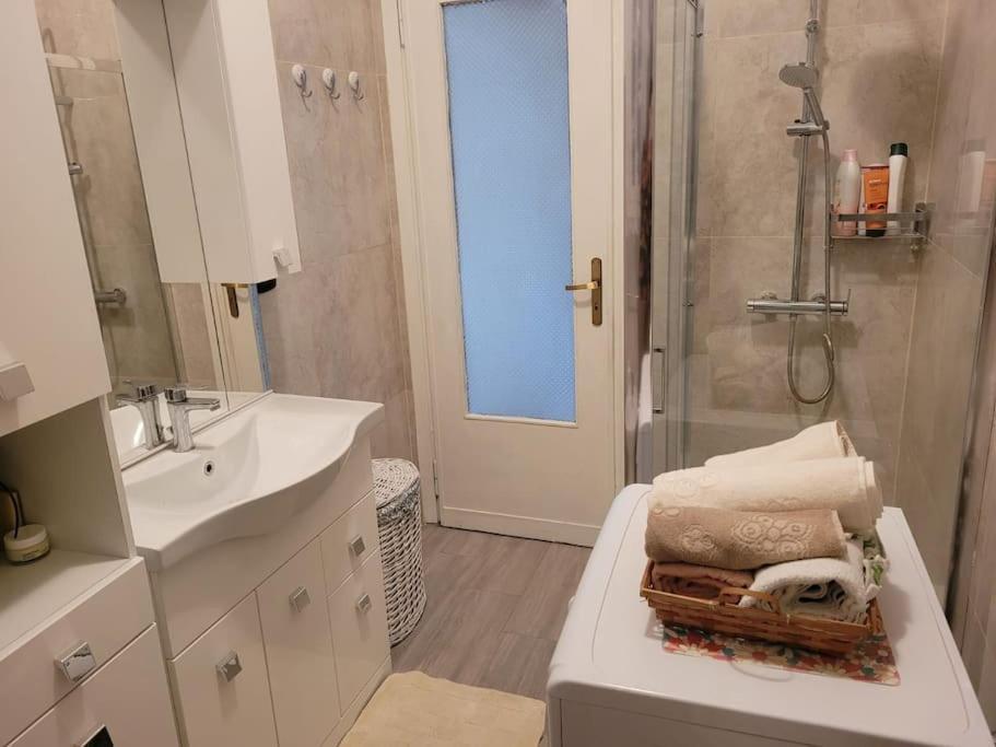 Bilocale: 5 Minuti Dall'Ariston Sanremo Bagian luar foto